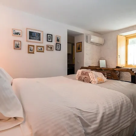 Rafalias Mansion Идра