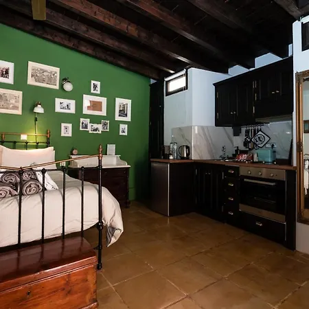 Rafalias Mansion Апартаменты *